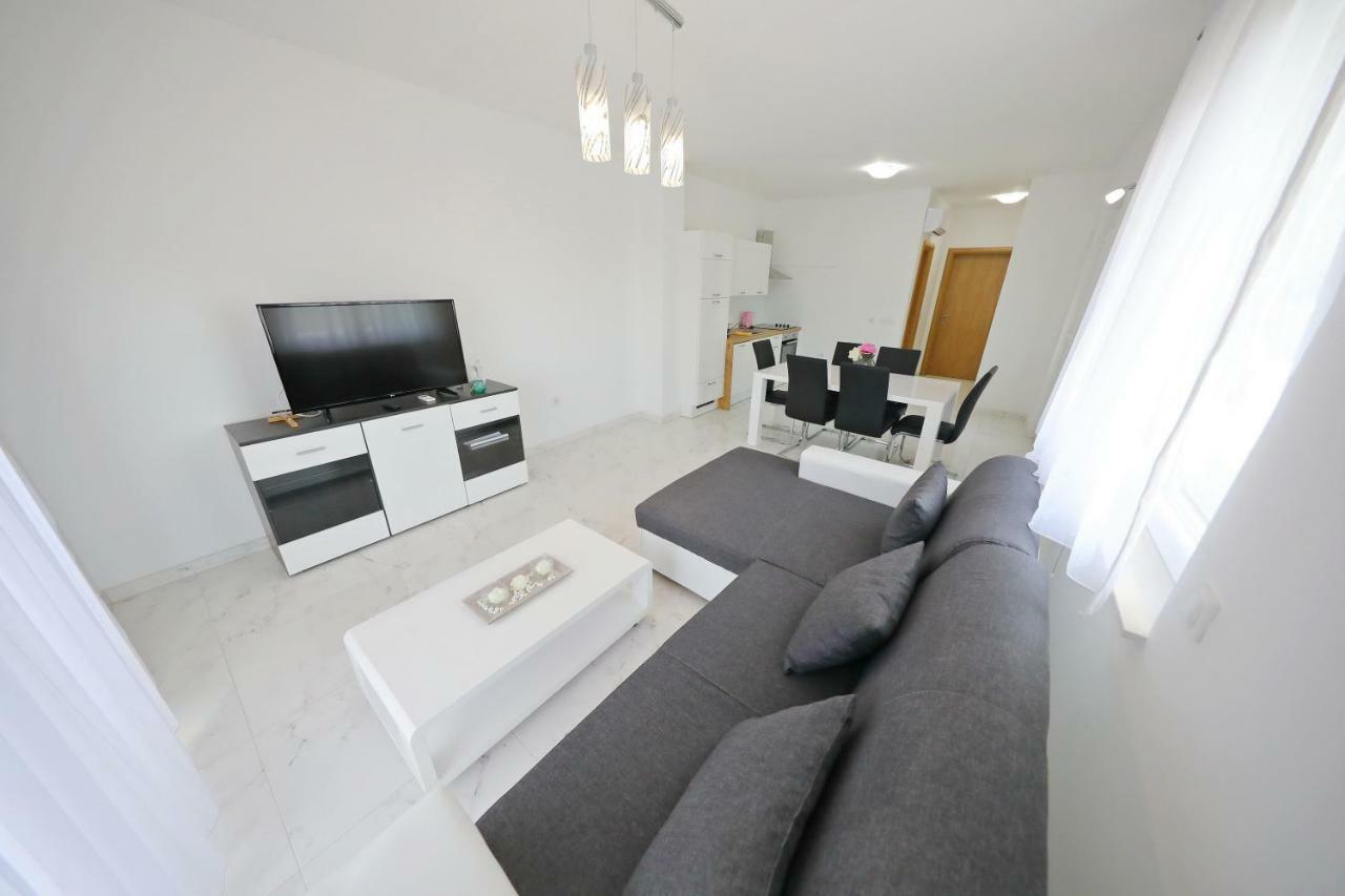 Apartmani Vlado Mitar Sukošan Exterior foto