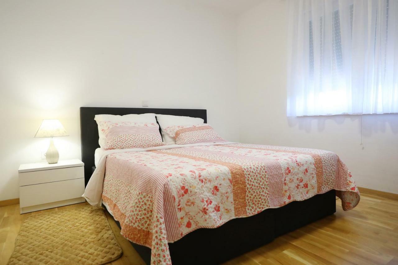 Apartmani Vlado Mitar Sukošan Exterior foto