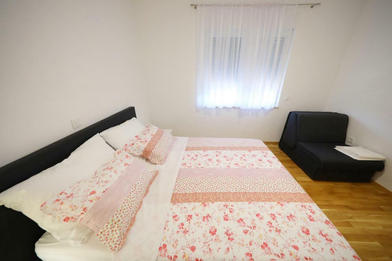 Apartmani Vlado Mitar Sukošan Exterior foto