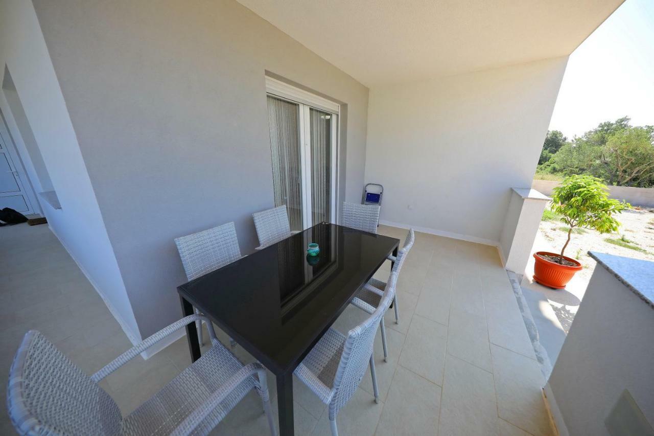 Apartmani Vlado Mitar Sukošan Exterior foto